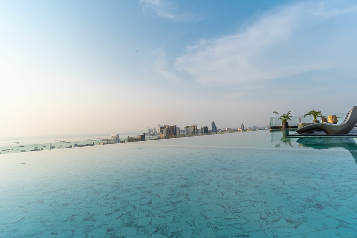Infinity pool at Arcadia Millennium Tower merging with the horizon